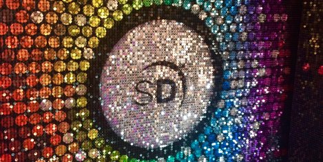  Modular and scalable, Shimmerdisc adds the WOW factor to boardrooms, VIP nightclub walls, home art, retail POS, outdoor display, theatre, exhibitions, gigs and more.