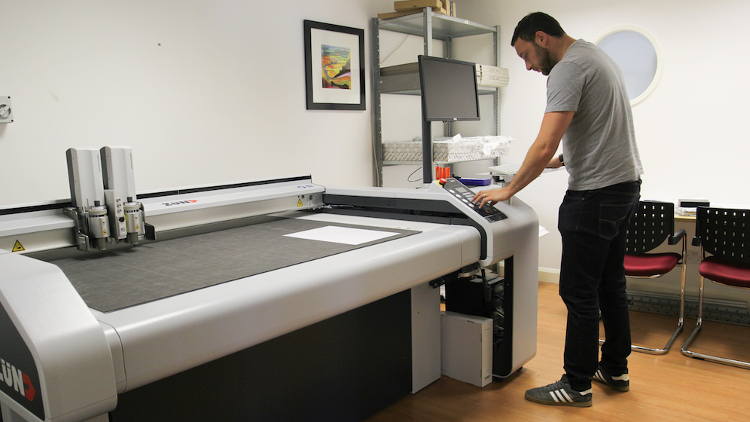 Zünd digital cutting table is built to a modular design, allowing each user to choose their perfect configuration upon installation and make changes and upgrades at a later date.
