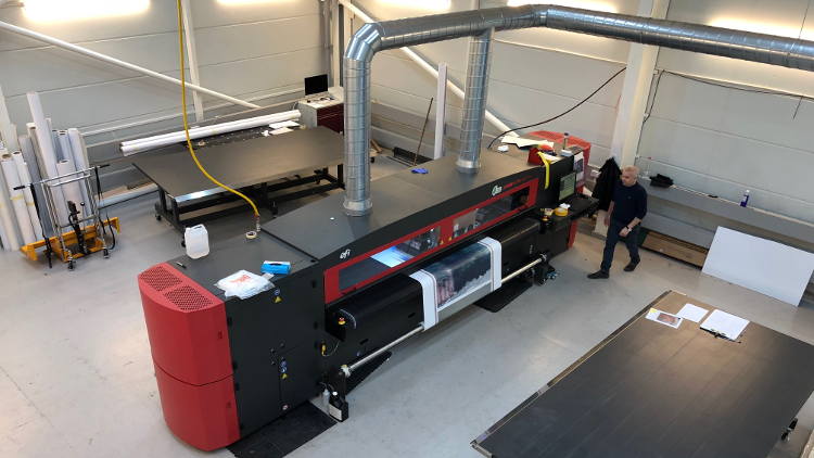UK company Rockets to New Heights with an EFI VUTEk LX3  printer from CMYUK.