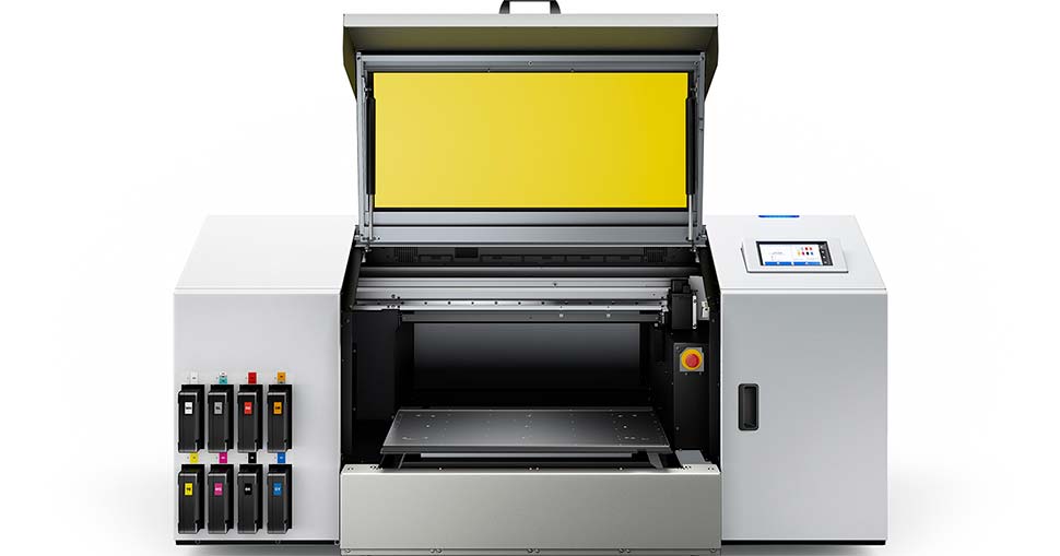printMAX celebrates UK’s first sale of Roland’s new VersaOBJECT MO-240.