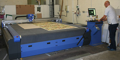 AGCAD-Cutting-Table-at-Find-Signage