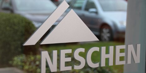 NESCHEN has developed the new decorative film solvoprint glass deco for an efficient and hence cost and time saving dry application especially for the growing market of foliation of glass surfaces.