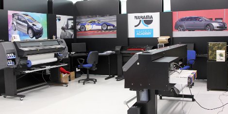 The Ritrama Graphics Academy has been created both as an R&D centre dedicated to product and application tests and a visitor centre for customers and distributors to experience first hand Ritrama’s self-adhesive filmic applications.