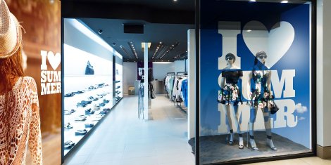 The new films are additions to Spandex’s ImagePerfect ETU (Easy to Use) range and incorporate Spandex’s own PA (PerfectApply) Technology, which helps ensure bubble-free installation and offers durability of up to three years.