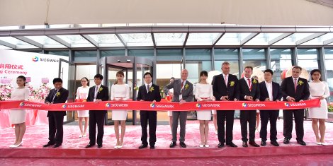 (from left to right) Li Jianhua (Deputy Chief of Xinzhuang industrial park, Committee member of communist party, Director of the board) Han Yongqiang ( Assistant Chief Party, General manager of Xinzhuang industrial park), Wu Bin (Deputy Chief of Minhang District), Alfred Keller (Chairman of the Supervisory Board), Herbert Forker (CEO), Ralf Hildenbrand (President Asia), Wu Hongjun (Vice Secretary of China Packaging Federation) and Thomas Auris (President Greater China) Opening the new INKube facility of Siegwerk China