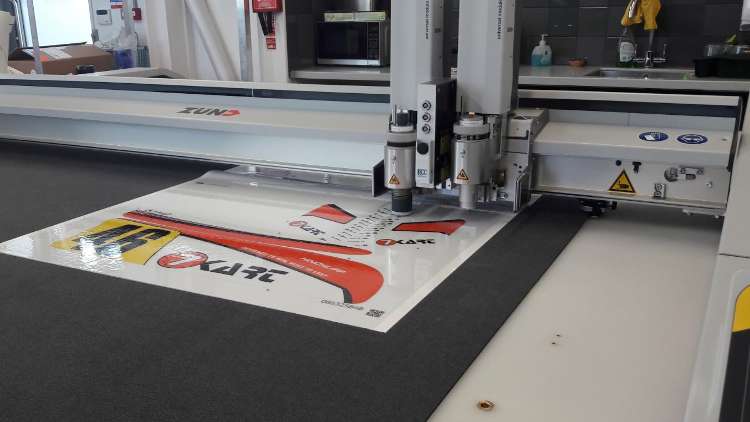 The Zünd S3 L1600 installed by KartDavid is one of several size options in the S3 portfolio, offering a bed size of 1,800mm x 1,630mm.