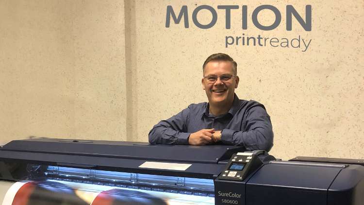 The SC-S80600 uses Dual PrecisionCore TFP printheads and Ultrachrome GS3 inks, which give brilliance to images and durability.