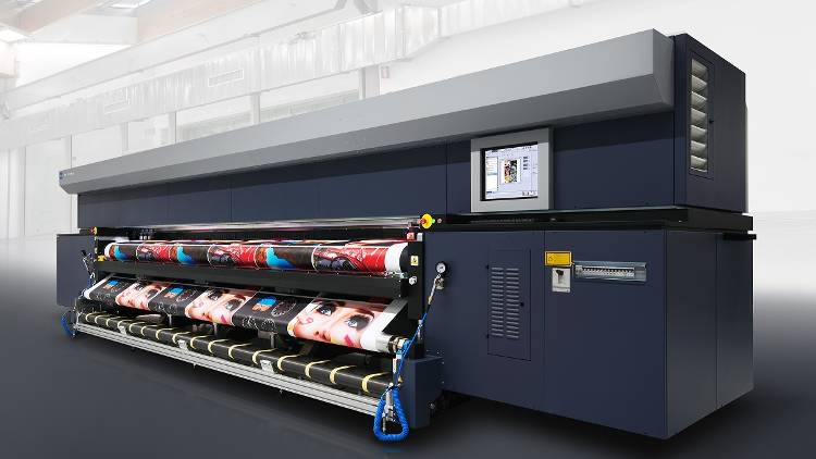 The Durst P10 160 hybrid six-colour with white machine has gone into McGowans’ Belfast site where turnover has been growing at 25% a year.