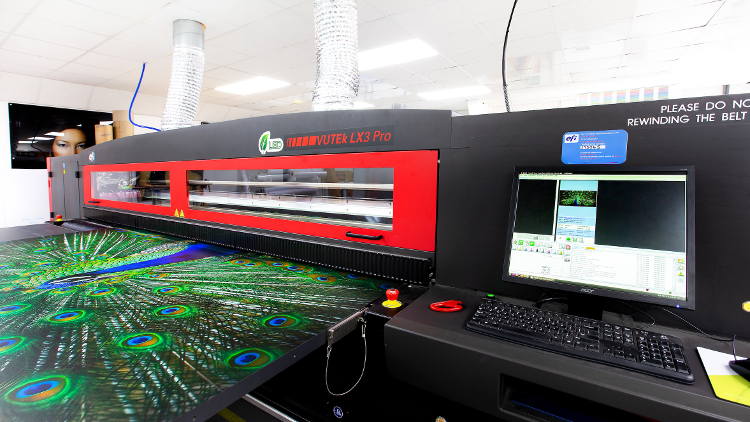 The versatility of the EFI Vutek LX3 Pro supports a wide range of media and applications.