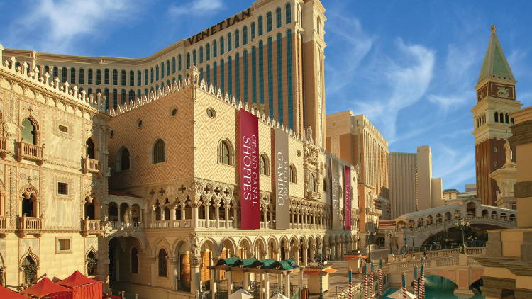 Entrance free with 2018 SGIA Expo badge.