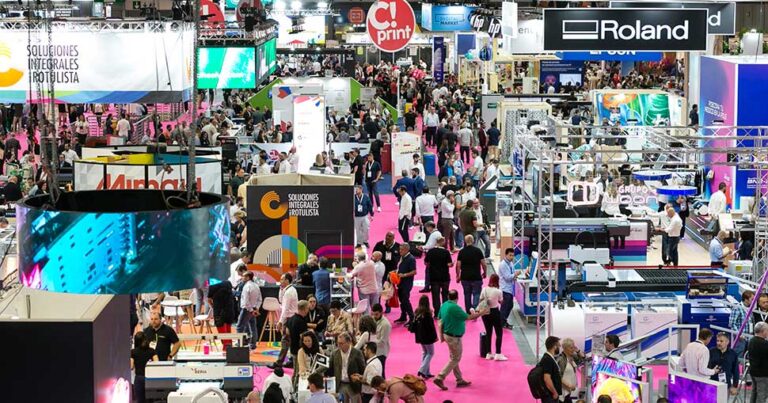 C!Print Madrid 2023 busy hall.