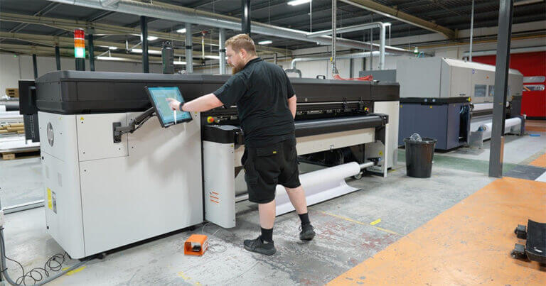 Ultima displays HP Stitch